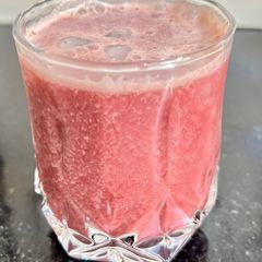 A picture of Pomegranate Plum & Mint Juice.