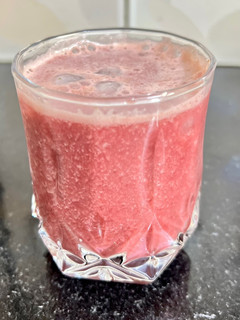 A picture of Pomegranate Plum & Mint Juice.