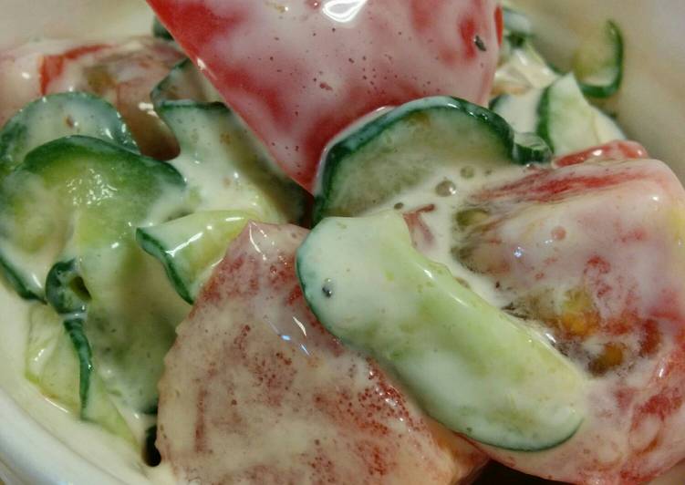 Resep Salad tomat dengan yogurt mayones dressing Super Enak