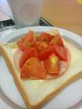 Roti panggang Fresh Tomat