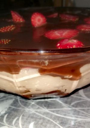 Csokis-túrós gyümölcsös desszert recept fotója