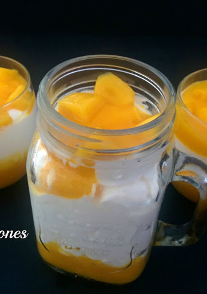 Una foto de Cheesecake de mango en vasos