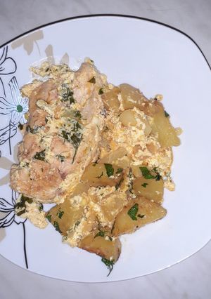 O poză a rețetei Piept de pui la cuptor cu cartofi și smântână.