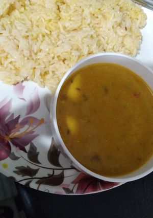 A picture of Aloo kadhi.