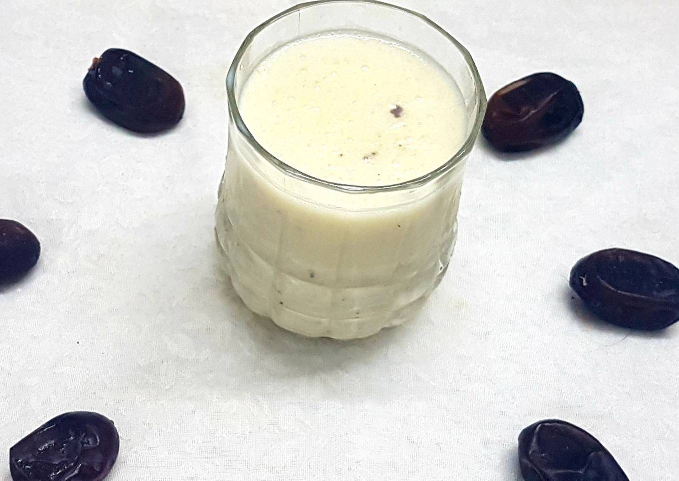 Banana date shake