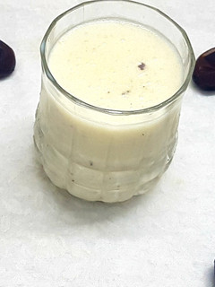 A picture of Banana date shake.