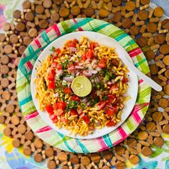 A picture of Bhadang (puff rice chivada).