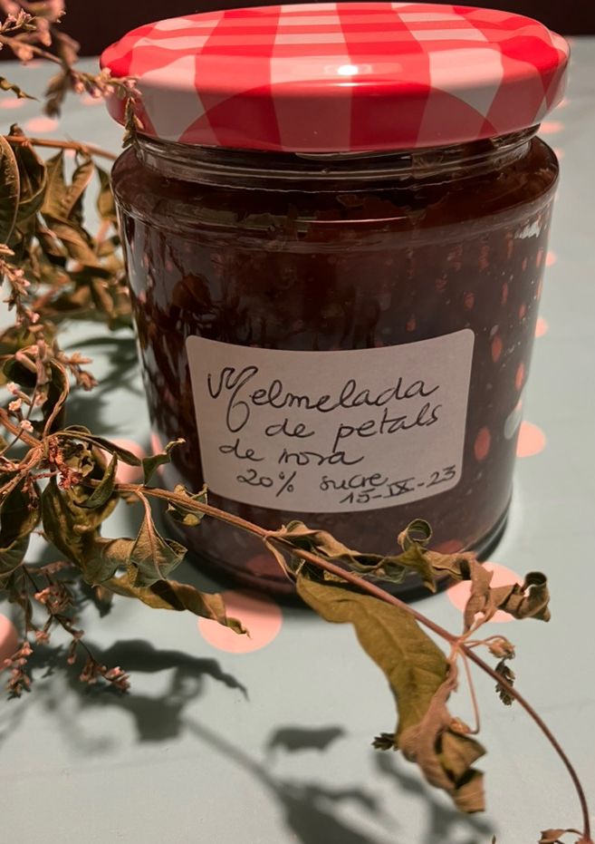 Una foto de Mermelada de pétalos de rosas