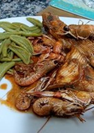 Una foto de Pasta de espinacas con marisco y raya, a la pimienta roja