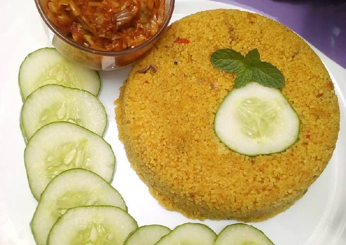 Fried couscous with cabbage sauce