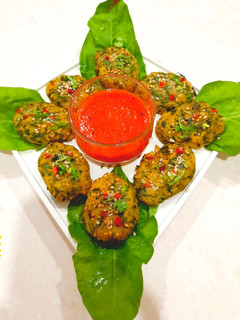 ક્રિસ્પી પાલકના મુઠીયા (crispy Palak Na Muthiya Recipe In Gujarati) રેસીપી મુખ્ય ફોટો