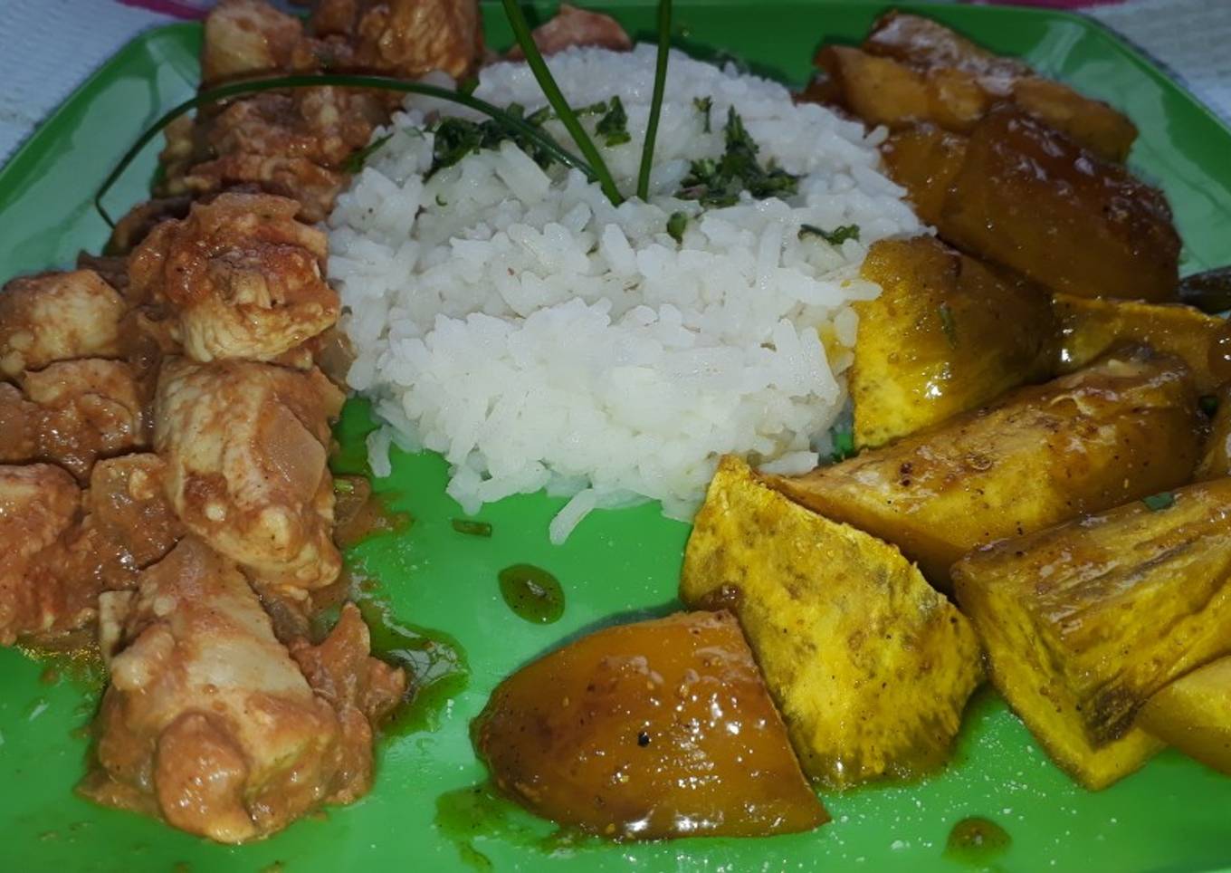 Lo mejor en sabor! Pollo con batatas al curry y arroz