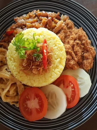 Langkah Mudah untuk Menyiapkan Resep  Nasi kuning magic com praktis yang Lezat Sekali, Sempurna