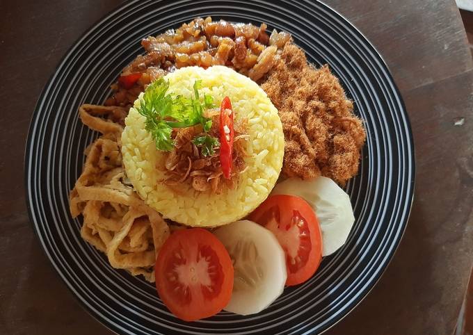 Ternyata begini loh! Resep buat Nasi kuning magic com praktis dijamin nagih banget