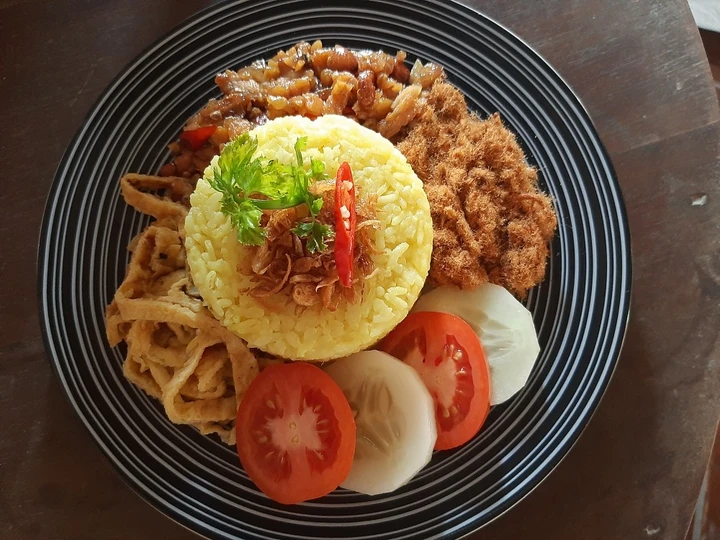 Langkah Mudah untuk Menyiapkan Resep  Nasi kuning magic com praktis yang Lezat Sekali, Sempurna