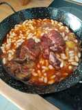 Codillo al horno con habichuelas