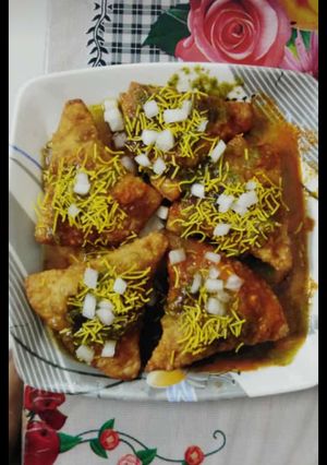 સમોસા(Samosa Recipe In Gujarati) રેસીપી મુખ્ય ફોટો