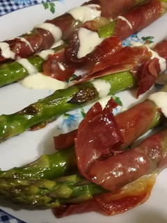 Una foto de Trigueros con jamón en salsa de roquefort