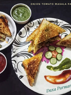 A picture of Onion Tomato Masala Papad Sandwich.