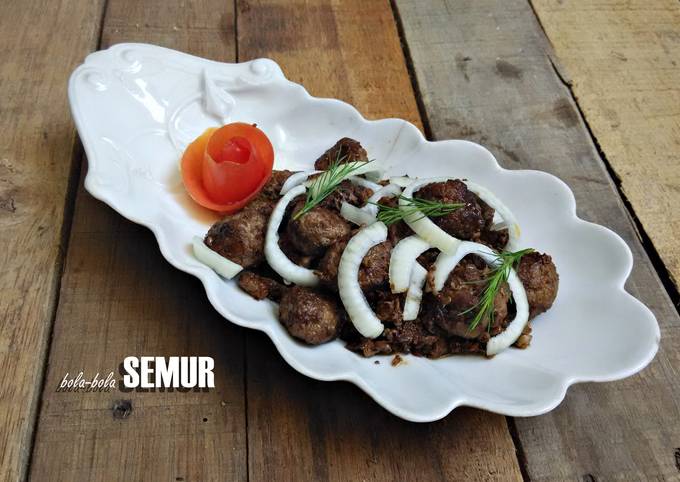 Bola-Bola Daging Masak Semur