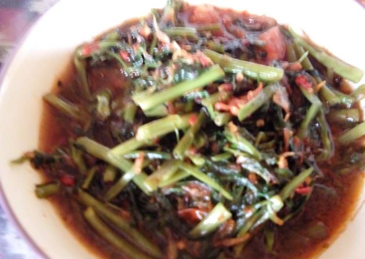  Resep  Kangkung  tumis  ebi  terasi oleh Theresia Yosephine 