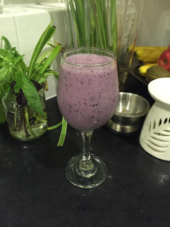 Foto resep Chia seed, blueberry & almond milk smoothie