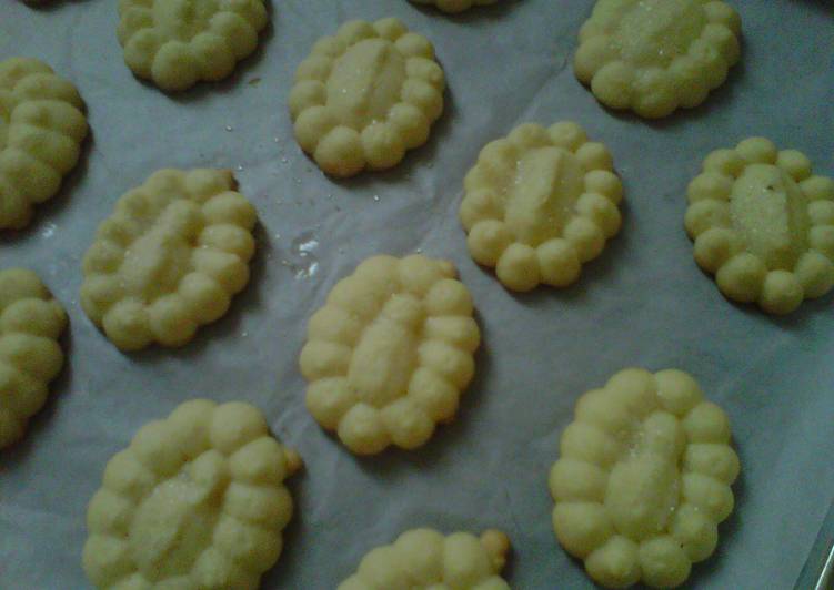Cara Gampang Membuat Basic Butter Cookies, Bisa Manjain Lidah
