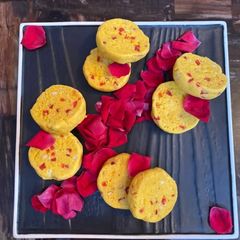 A picture of Tutti frutti biscuits.