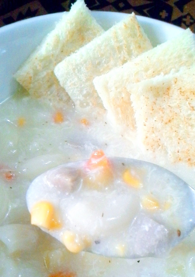 Foto resep Creamy soup with toast bread