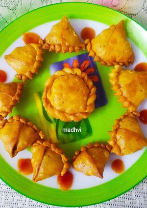 A picture of Singhara or Samosa Recipe.