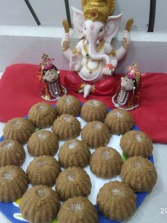 ચુરમા ના લાડુ (churma na ladu recipe in gujarati) રેસીપી મુખ્ય ફોટો