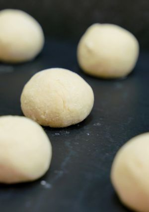 Фото Вкуснятина из творога с секретом внутри.