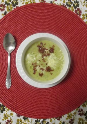 Appenzeller sajtos 🧀 cukkini 🥒 krémleves szarvasgombaolajjal 🍄 recept fotója