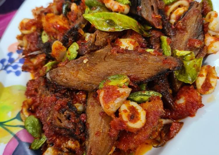 Balado tongkol labuan cumi