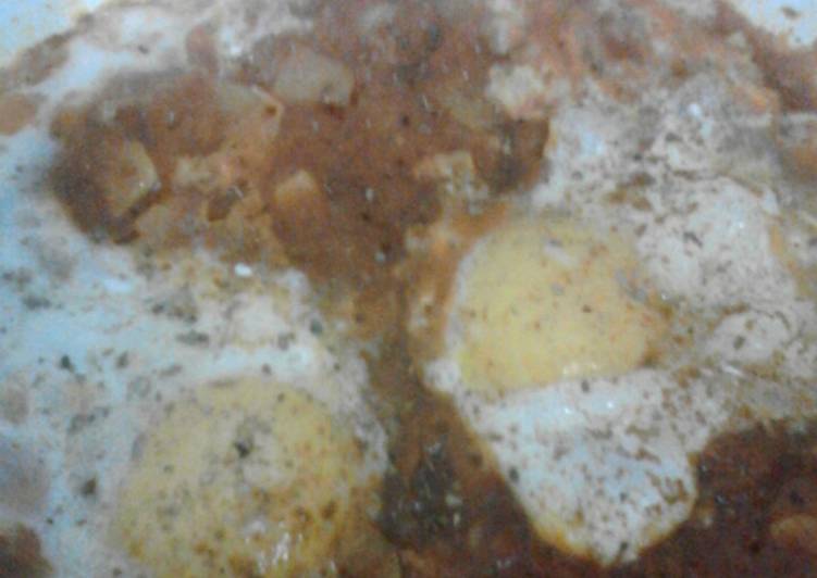 Eggs Poached In Tomato Sauce (Shakshuka)