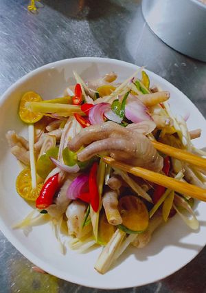 Hình của món Chân gà ngâm sả tắc.