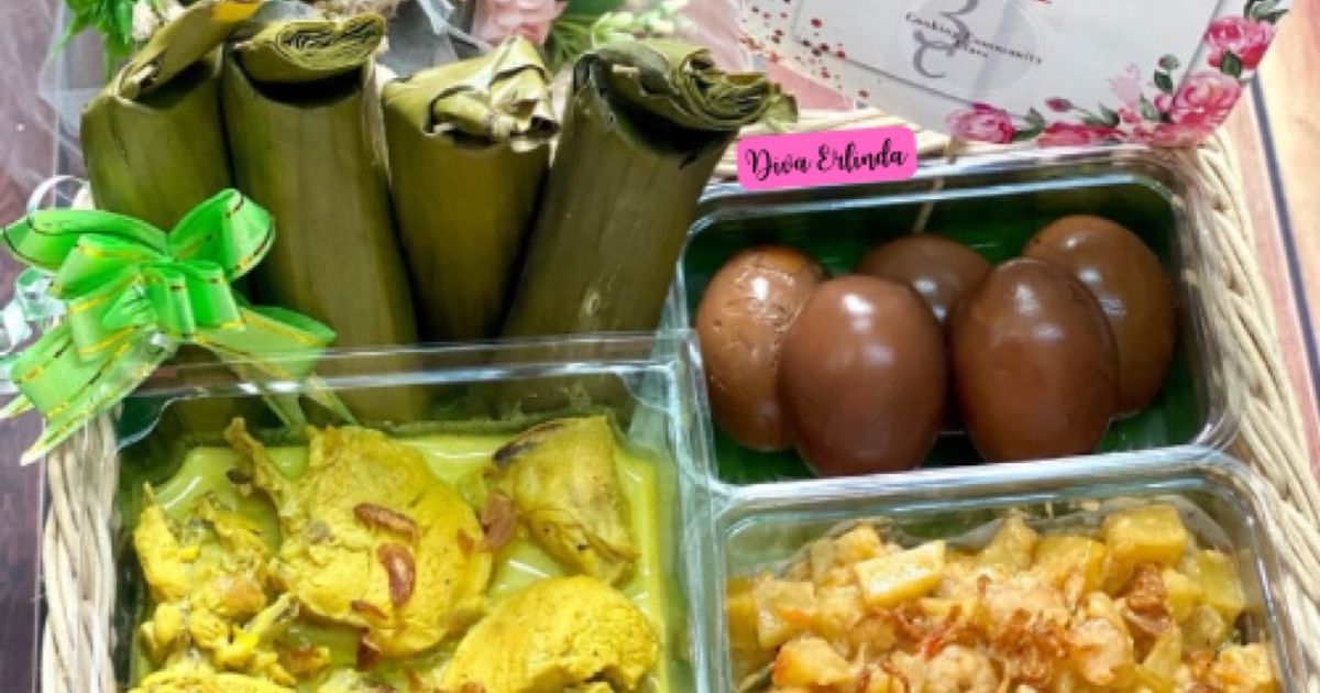 Opor Ayam Bumbu Kuning Komplit