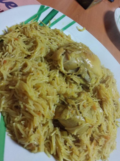Una foto de Fideos con pollo