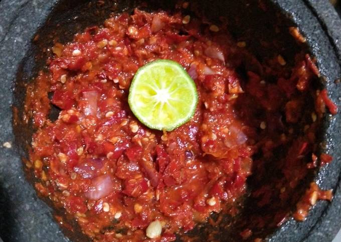 Resep Sambel mentah terasi limau oleh divadivavid - Cookpad