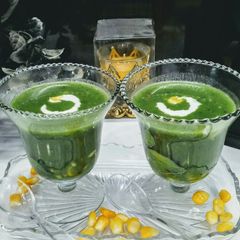 A picture of Spinach corn soup.