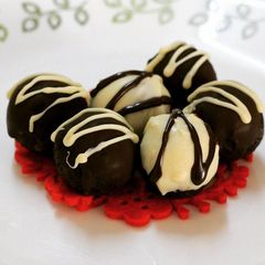 A picture of Choco Cake Pops.