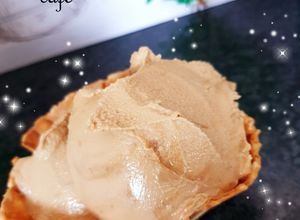 Une photo de Glace au café