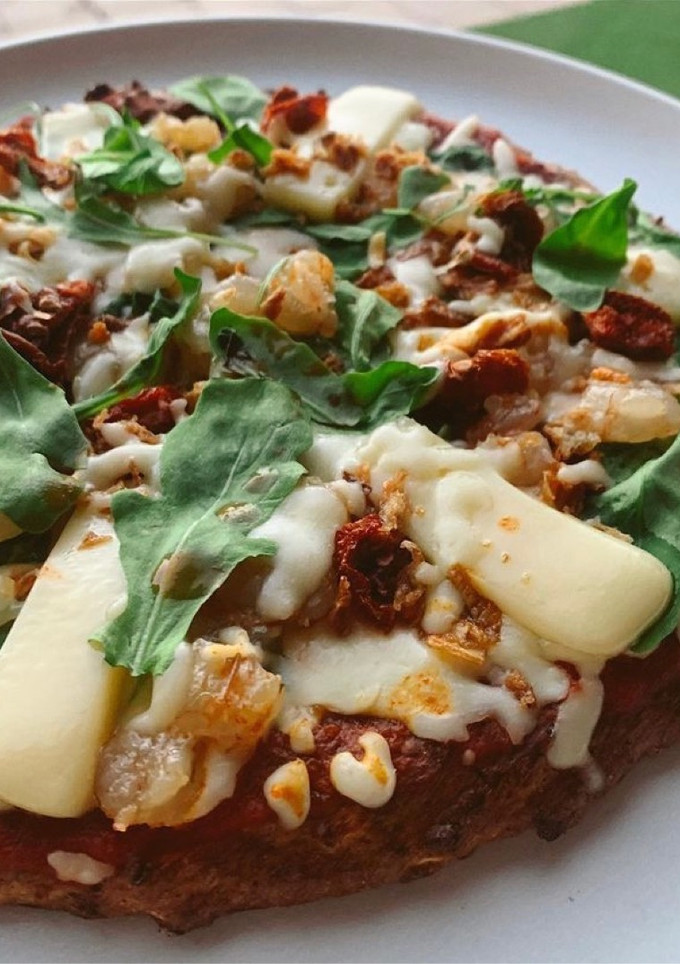 Una foto de Pizza con base de calabacín