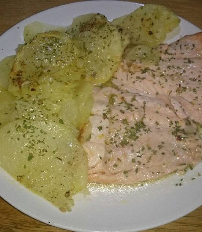 Foto principal de Salmón con patatas al microondas