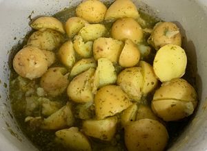 Una foto de Papas al cilantro y chile piquín