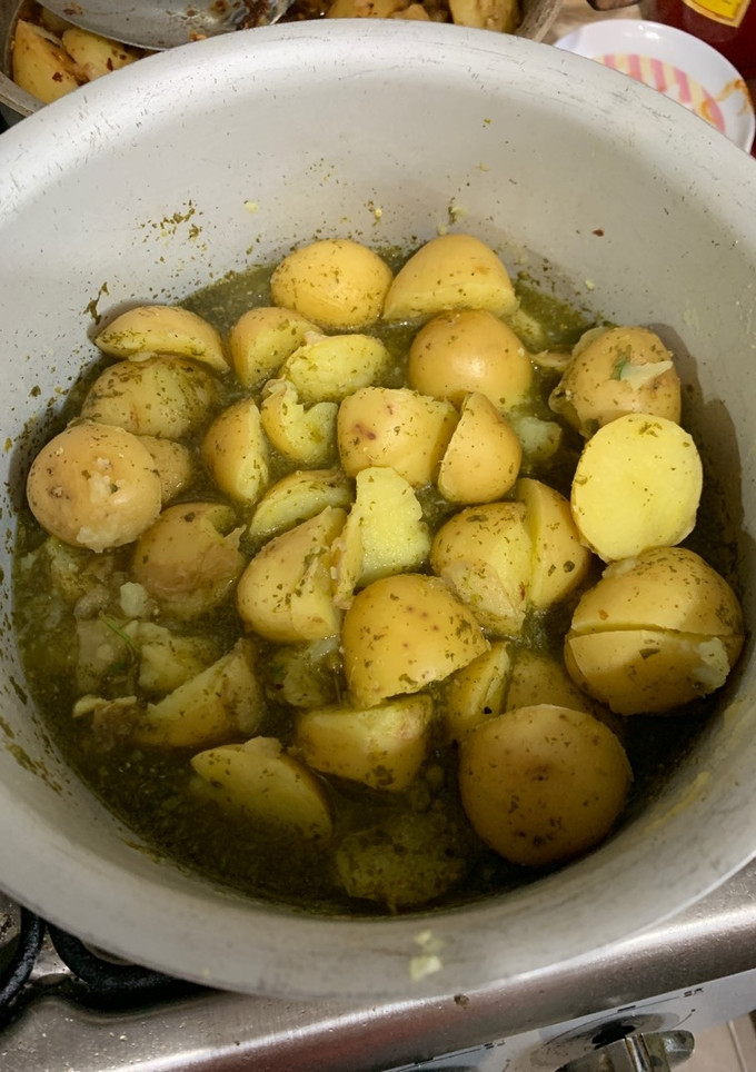 Una foto de Papas al cilantro y chile piquín