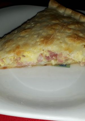 Una foto de Tarta de choclo, jamón y queso