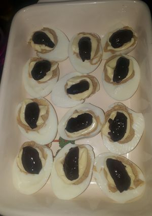 Una foto de Huevos duros rellenos
