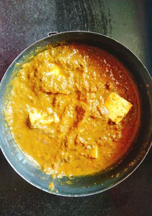 A picture of Palak paneer.