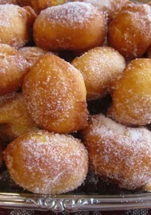 Una foto de Buñuelos de manzanas y pasas